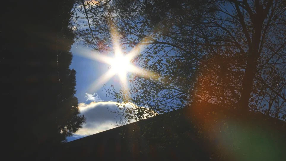 How are heat-related deaths calculated?
