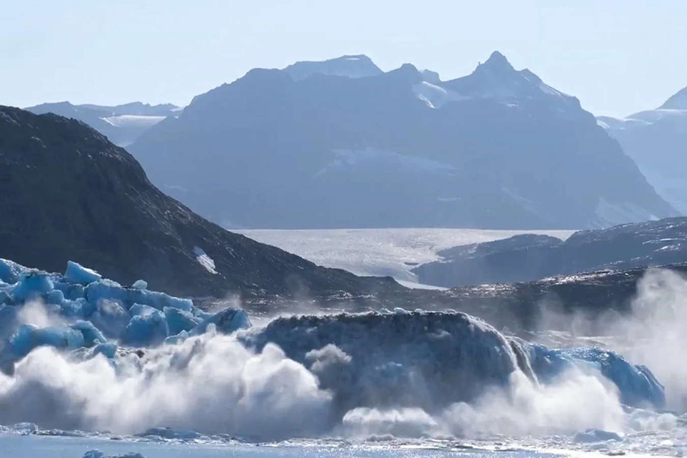 Image accompanying: Greenland meltwater is intensifying European heatwaves