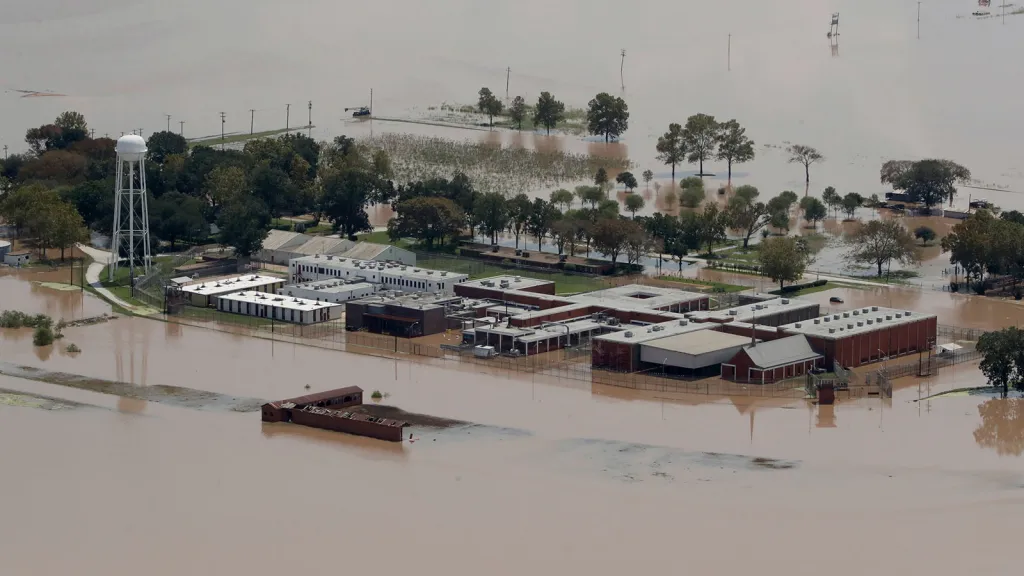 Image accompanying: Even in disaster zones, many prisons and jails lack evacuation procedures