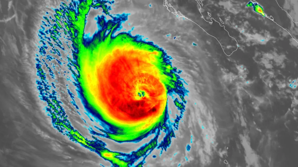 Image accompanying: Hurricane Polo approaches Mexico as coastal storm grips Northeast, New England