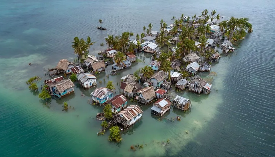 Image accompanying: The &ldquo;invisible&rdquo; cost of climate migration: rising sea levels and temperatures are displacing entire communities