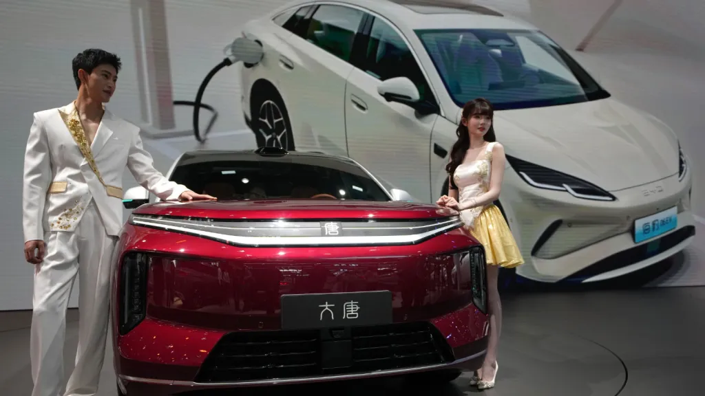 Image accompanying: Electric cars help China weather the global energy crisis