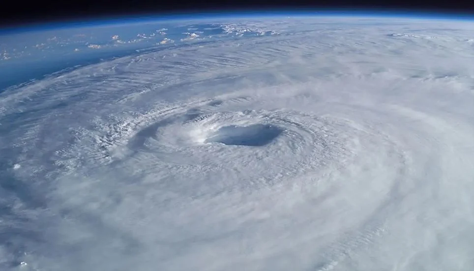 Image accompanying: The Pacific is ablaze while the Atlantic cannot produce a single hurricane: the mystery of the 2026 hurricane season
