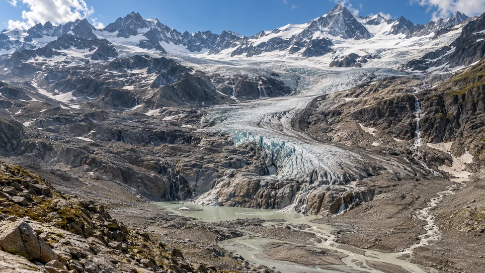 Image accompanying: Swiss glaciers have lost almost a fifth of their ice in just five years, scientists warn